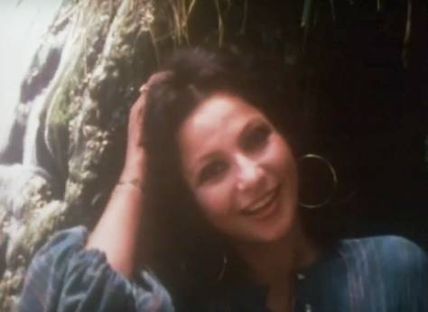 Esther in Israel - Esther Ofarim, 1972 -  singing "Shecharchoret"