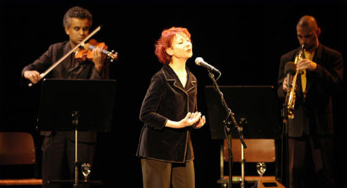 Esther Ofarim in Dessau - foto by kurt-weill.de