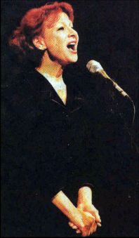 Esther Ofarim @ concert in Dortmund - foto  Westfaelische Rundschau