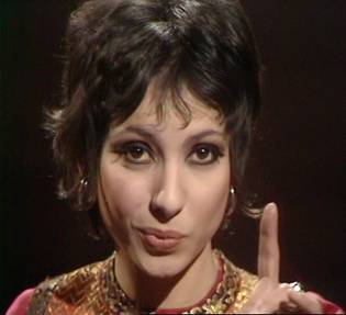 Esther Ofarim in the show Frost on Sunday