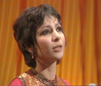 Esther Ofarim in the show Frost on Sunday
