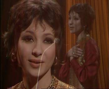 Esther Ofarim in the show Frost on Sunday