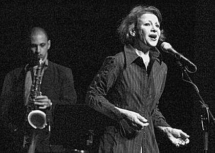 Esther Ofarim - Concert Nuernberg 2003 - picture taken by Draminski  - nn-online.de