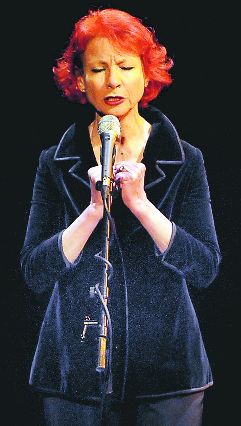 Esther Ofarim in Oldenburg, 2008 - photo by THORSTEN HELMERICH nwzonline.de