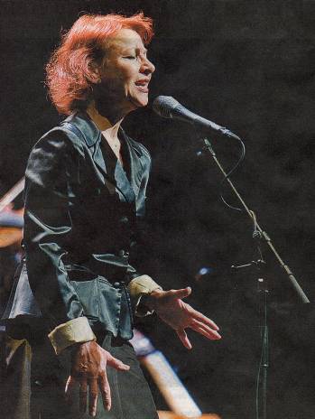 Esther Ofarim in Stuttgart - foto by Stuttgarter Zeitung